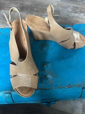 Nine West Beige Leather Wedge Slingbacks